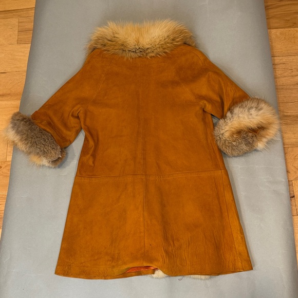 Luxurious Fur-Trimmed Tan Coat- Vintage - Picture 5 of 8